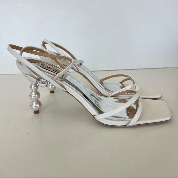 BADGLEY MISCHKA Callie White Leather Ankle Strap Pearl Bead Heels Sandals Sz 10 - Picture 5 of 15